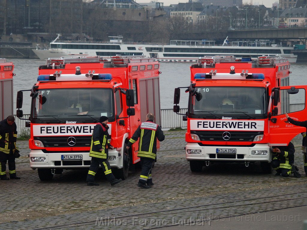 Neue LF`s fuer Koeln Uebergabe in Koeln Deutz an den Wachen  P136.JPG